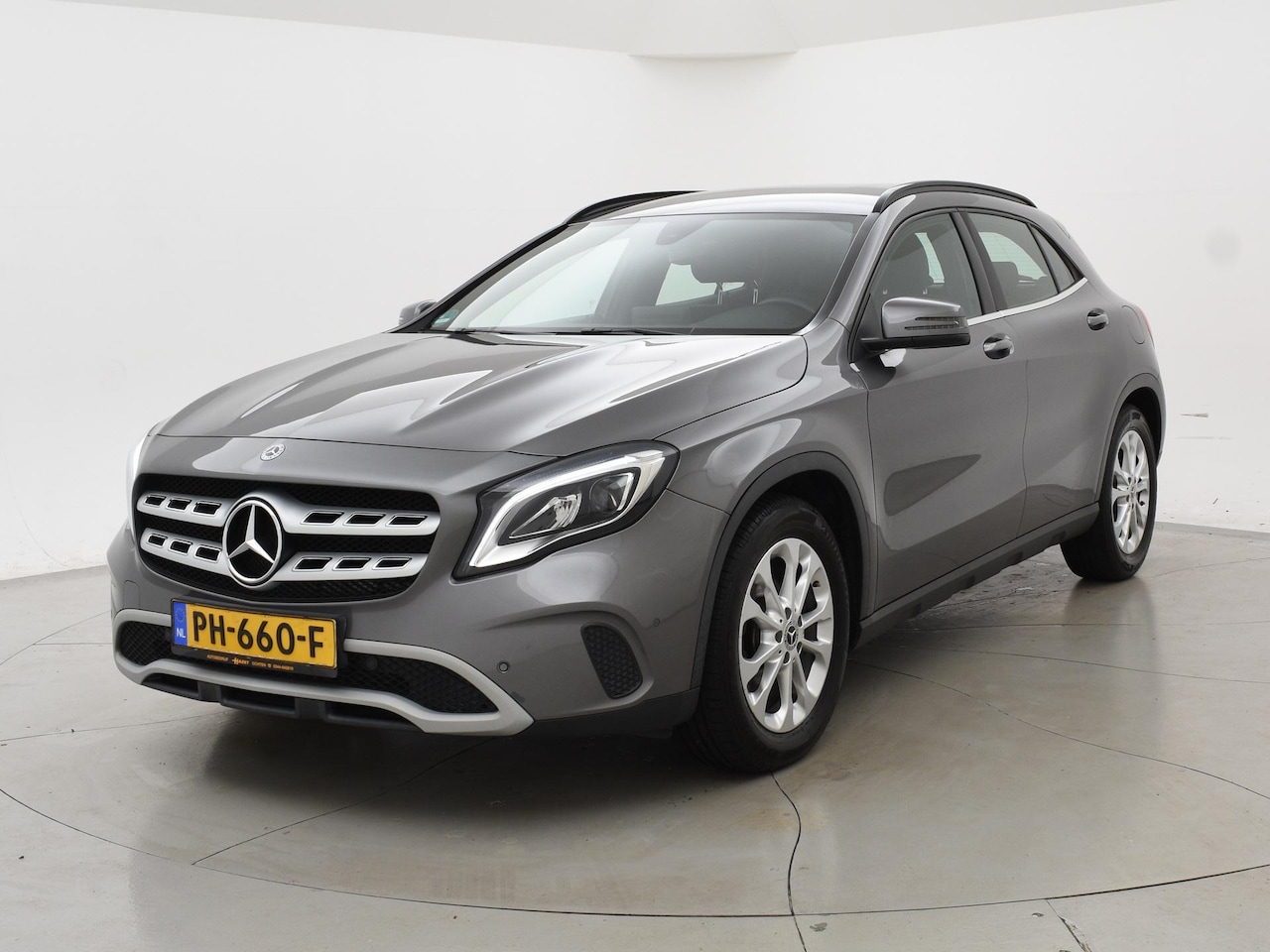 Mercedes-Benz GLA-Klasse - 180 *74.453 KM* + STOELVERWARMING | LED | CAMERA | NAVI | ELEKTR. ACHTERKLEP - AutoWereld.nl
