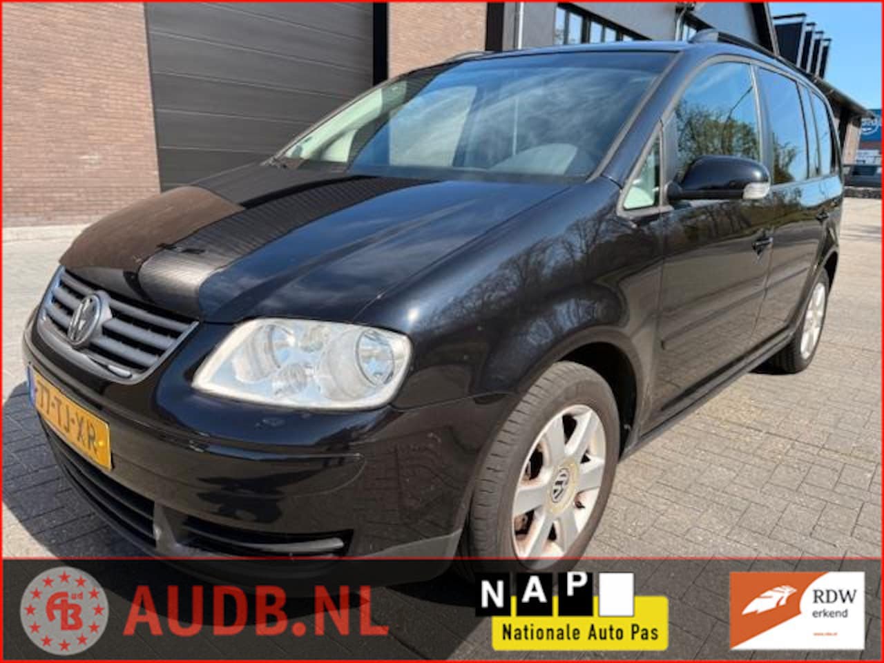 Volkswagen Touran - 1.6-16V FSI Business | AUTOMAAT| SPORT VLG.| APK TOT 2026| - AutoWereld.nl