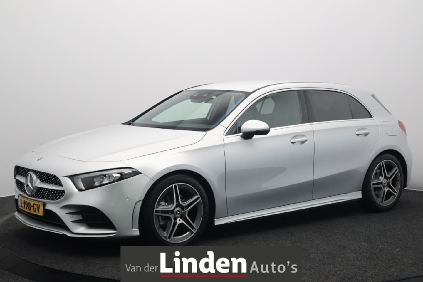 Mercedes-Benz A-klasse - 180 Business Solution AMG 136PK | AMG Pakket | LED | Camera | Alcantara - AutoWereld.nl