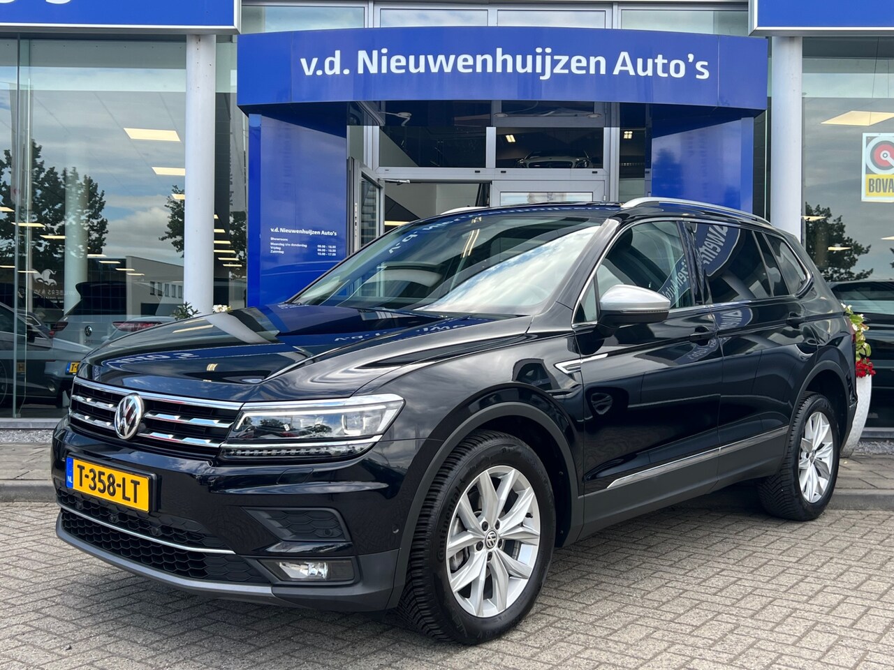 Volkswagen Tiguan Allspace - 1.5 TSI Highline 7p. | LAGE KM-stand !! | Navi | Cruise adaptief | keyless | - AutoWereld.nl