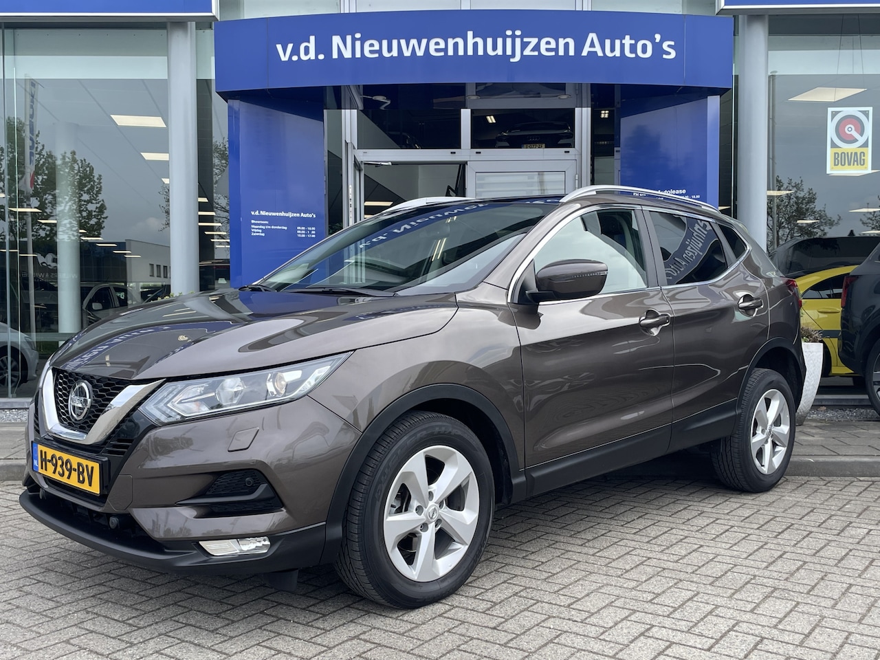 Nissan Qashqai - 1.3 DIG-T Acenta Connect | Pano | Navi | Info Bas: 0492-588982 Info Bas: 0492-588982 - AutoWereld.nl
