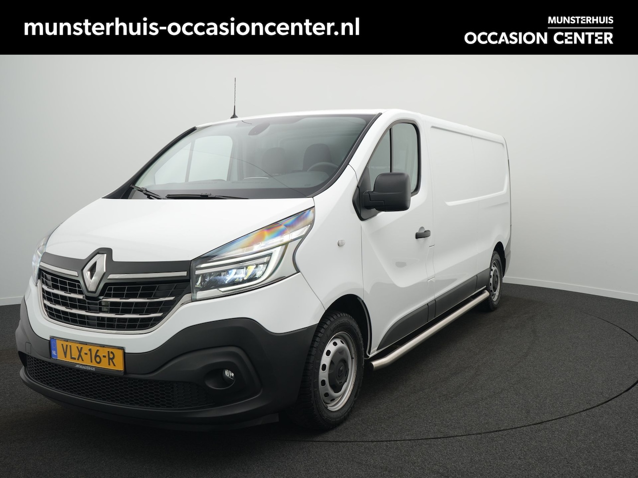 Renault Trafic - 2.0 dCi 120 T29 L2H1 Luxe - All seasonbanden - Trekhaak - AutoWereld.nl