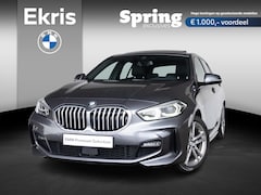 BMW 1-serie - 5-deurs 118i | High Executive | M Sportpakket | 17 inch | Glazen panoramadak | Sportstoele