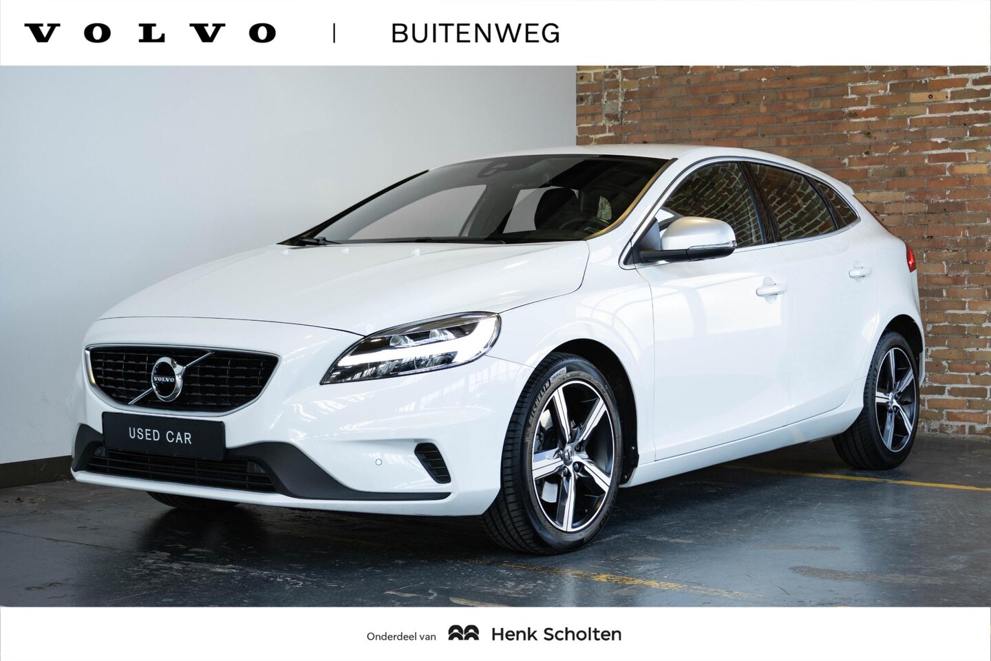 Volvo V40 - T2 R-Design | Parkeercamera | Parkeersensoren voor + achter | Climate control | Cruise Con - AutoWereld.nl