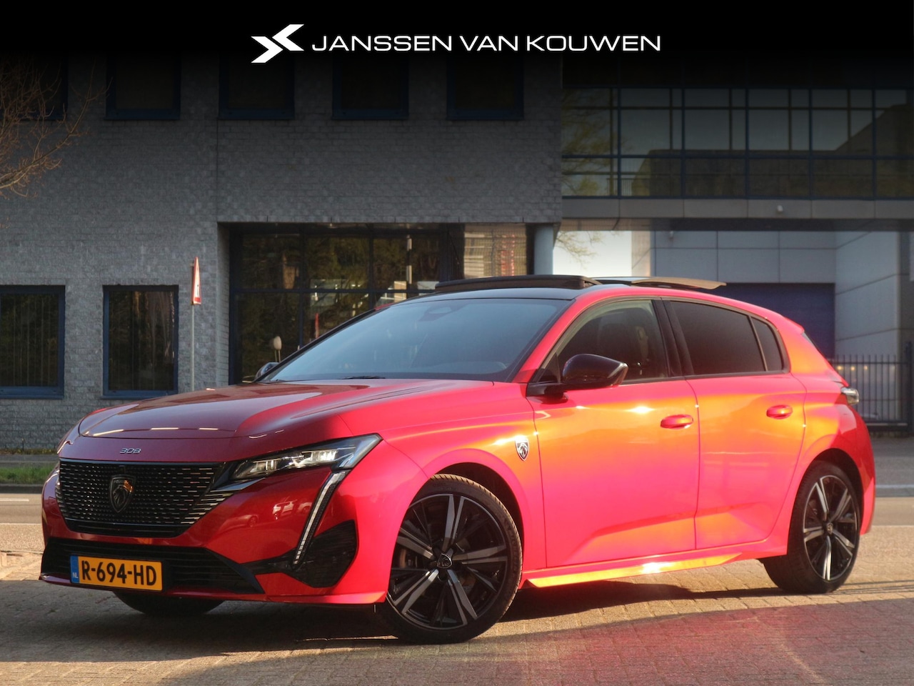 Peugeot 308 - GT Pack Business 1.2 130 pk Automaat / Schuif-kanteldak / Stoelverwarming / Camera - AutoWereld.nl