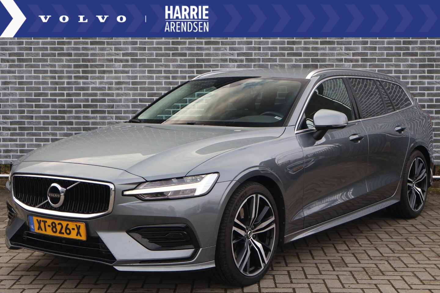 Volvo V60 - 2.0 T5 Momentum Pro | Trekhaak | Lederen sportstoelen | Stoelverwarming | Navigatie | Styl - AutoWereld.nl