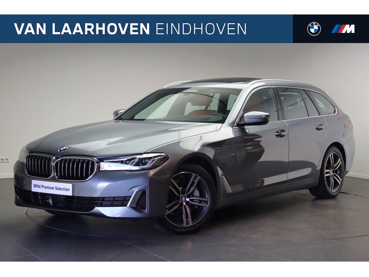 BMW 5-serie Touring - 530e High Executive Luxury Line Automaat / Panoramadak / Parking Assistant Plus / Adaptiev - AutoWereld.nl
