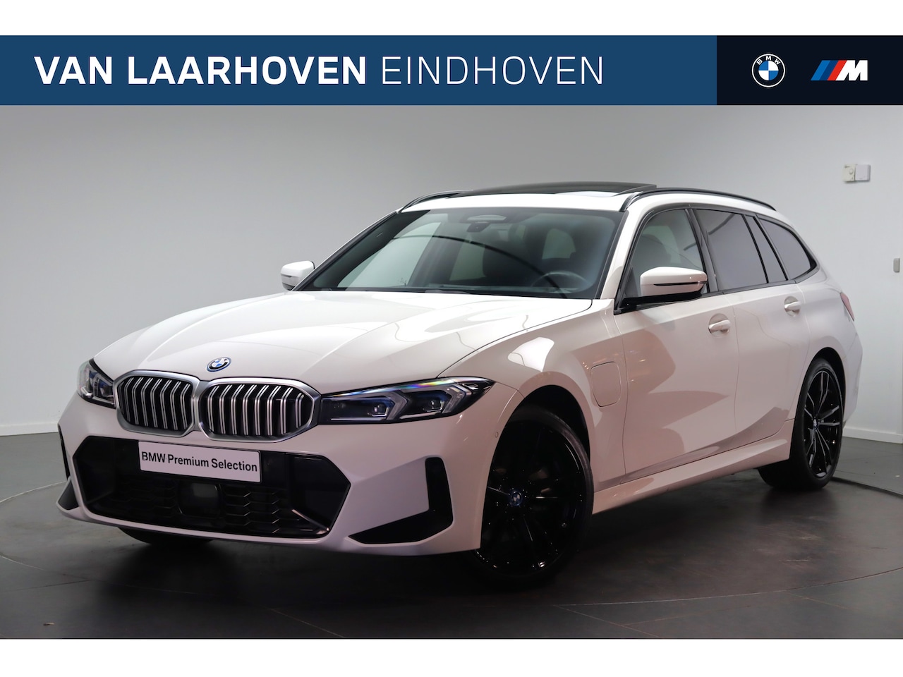 BMW 3-serie Touring - 330e xDrive High Executive M Sport Automaat / Panoramadak / Trekhaak / Adaptieve LED / Spo - AutoWereld.nl