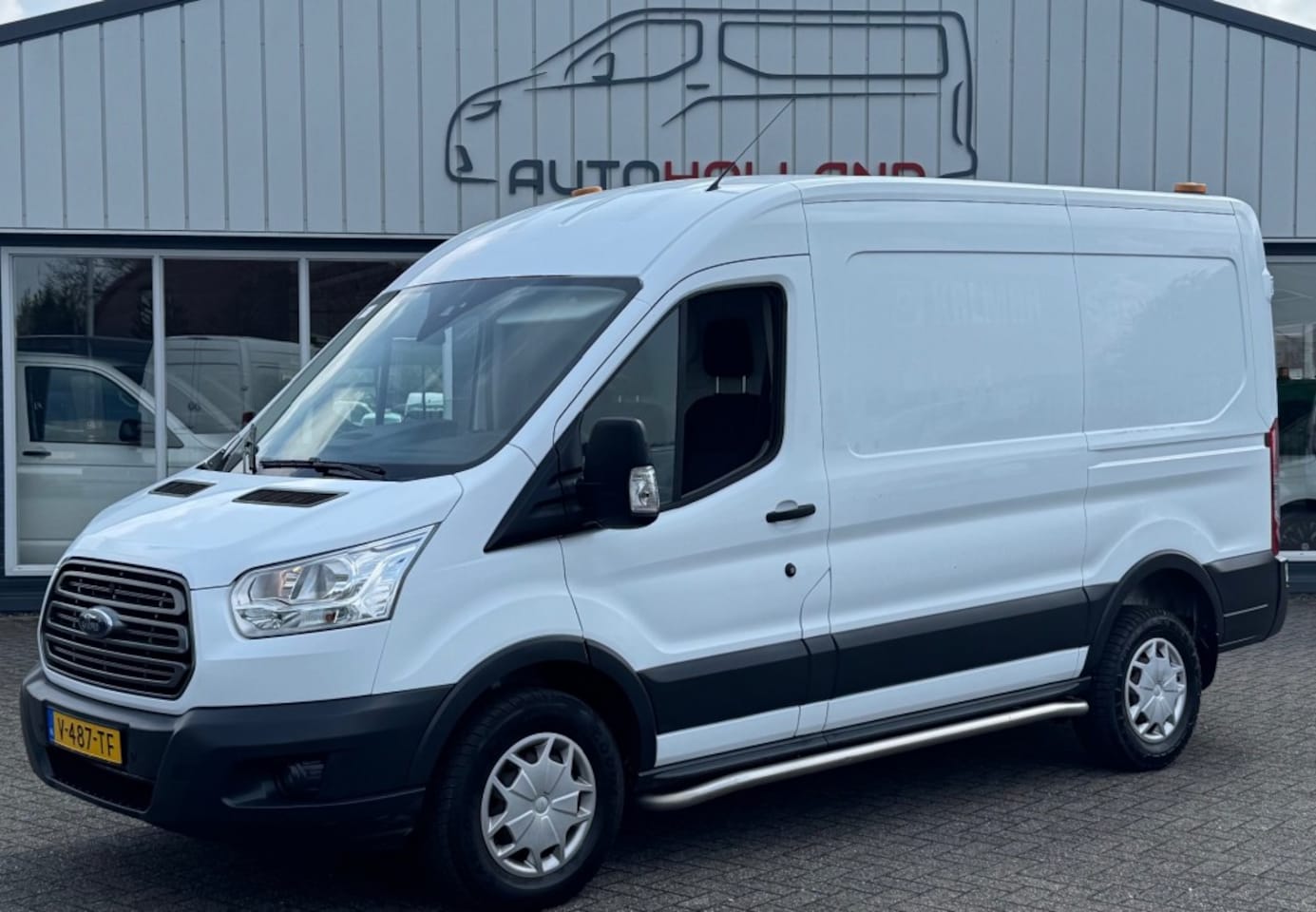Ford Transit - 2.0 TDCI 125KW 170PK L2H2 AUTOMAAT EURO 6 CAMERA/ NAVIGATIE/ AIR - AutoWereld.nl