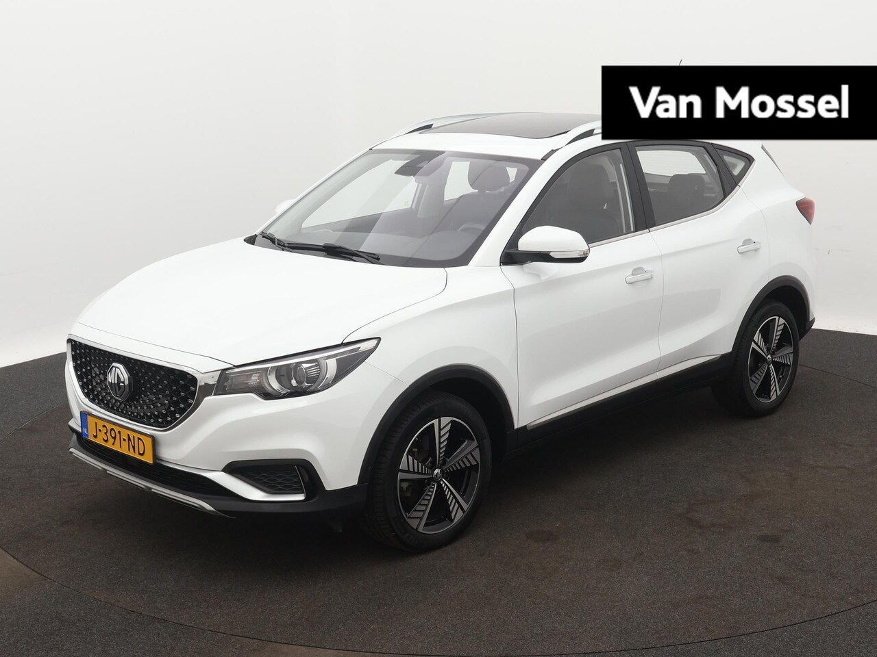 MG ZS - EV Luxury 45 kWh | Leder | Navi | Panoramadak | Camera | Apple CarPlay | - AutoWereld.nl