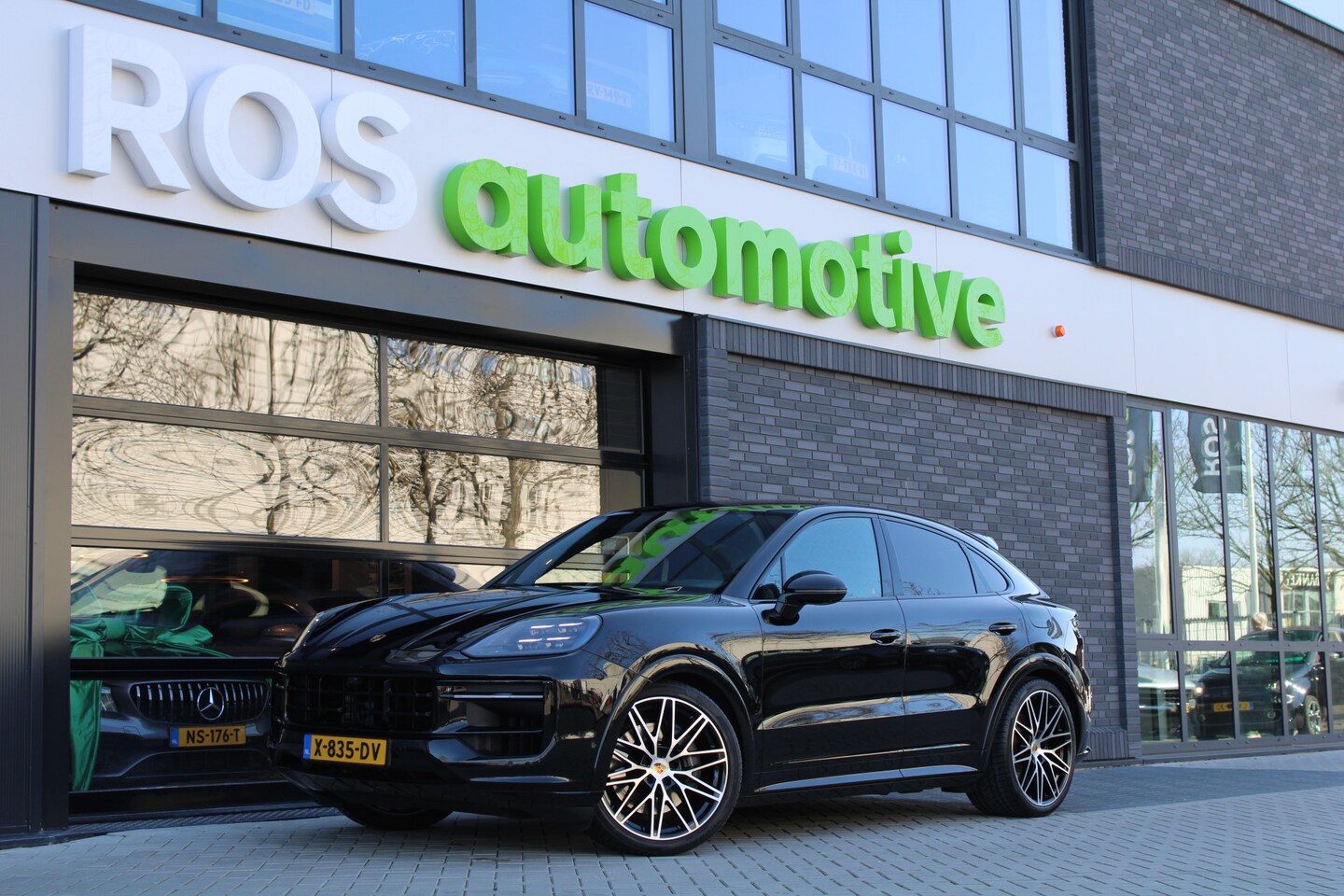 Porsche Cayenne Coupé - 3.0 E-Hybrid | VOL! | BURMESTER | 360 | KEYLESS | HUD | SOFT-CLOSE | MEMORY | BIJRIJDERSDI - AutoWereld.nl