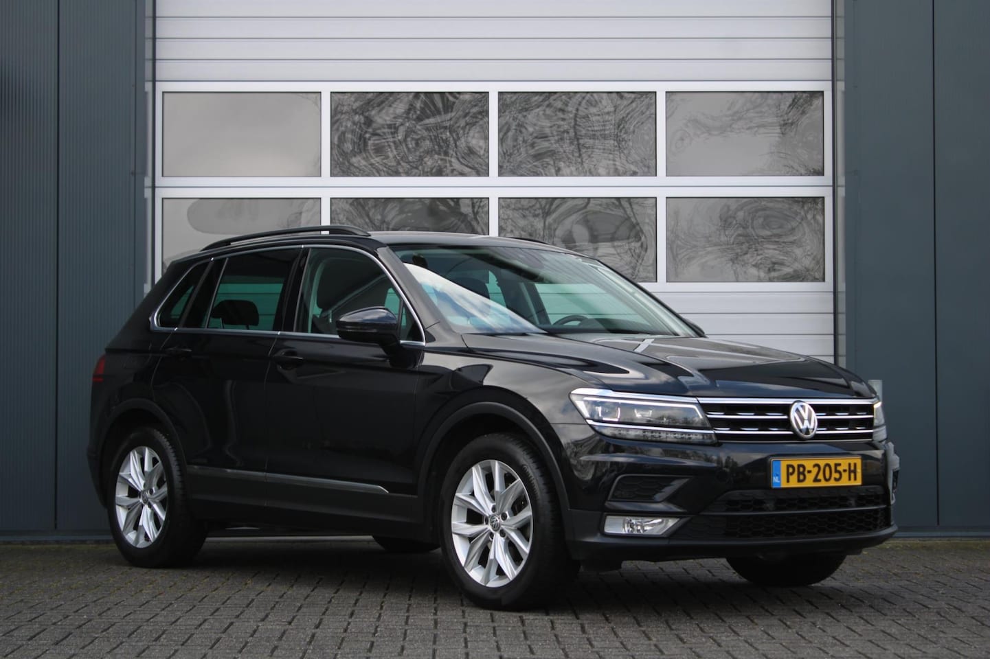Volkswagen Tiguan - 1.4 TSI Comfortline Clima/Cruise/Navi/Bluetooth/LED/PDC/Lane&FrontAssist/1E.Eig/Dealeronde - AutoWereld.nl