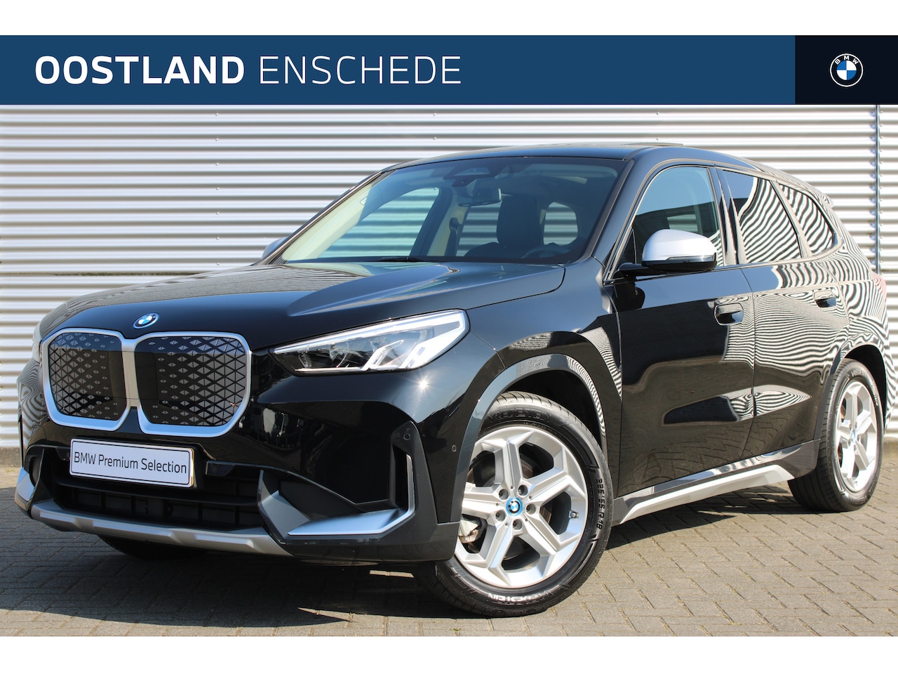BMW iX1 - xDrive30 High Executive xLine / Panoramadak / Sportstoelen / Stoelverwarming / Parking Ass - AutoWereld.nl
