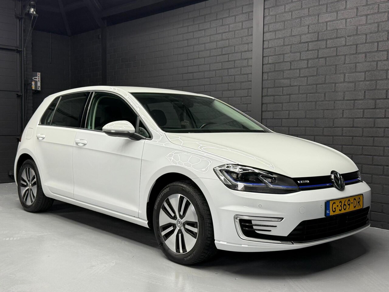 Volkswagen e-Golf - E-Golf CAMERA | 1STE EIGENAAR | PDC | CRUISE | CARPLAY | NAVI | NWE APK - AutoWereld.nl