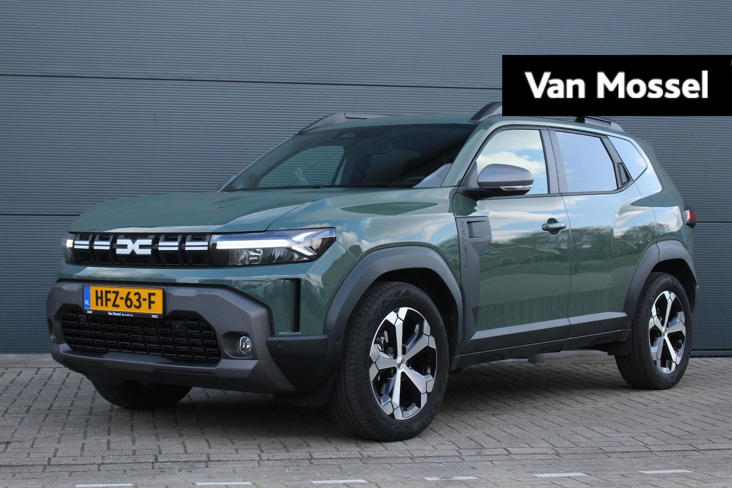 Dacia Duster - 1.6 Hybrid 140Pk Journey | Navigatie | Stoelverwarming | Camera Rondom | Parkeersensoren | - AutoWereld.nl
