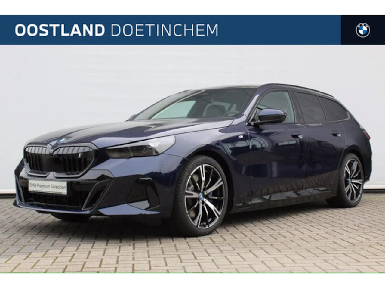 BMW i5 Touring - eDrive40 M Sport / Panoramadak / Trekhaak / Parking Assistant Professional / Adaptieve LED - AutoWereld.nl