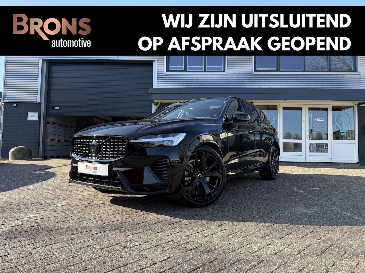 Volvo XC60 - 2.0 T6 Plug-in hybrid AWD Plus Black Edition luchtvering l 360 - AutoWereld.nl