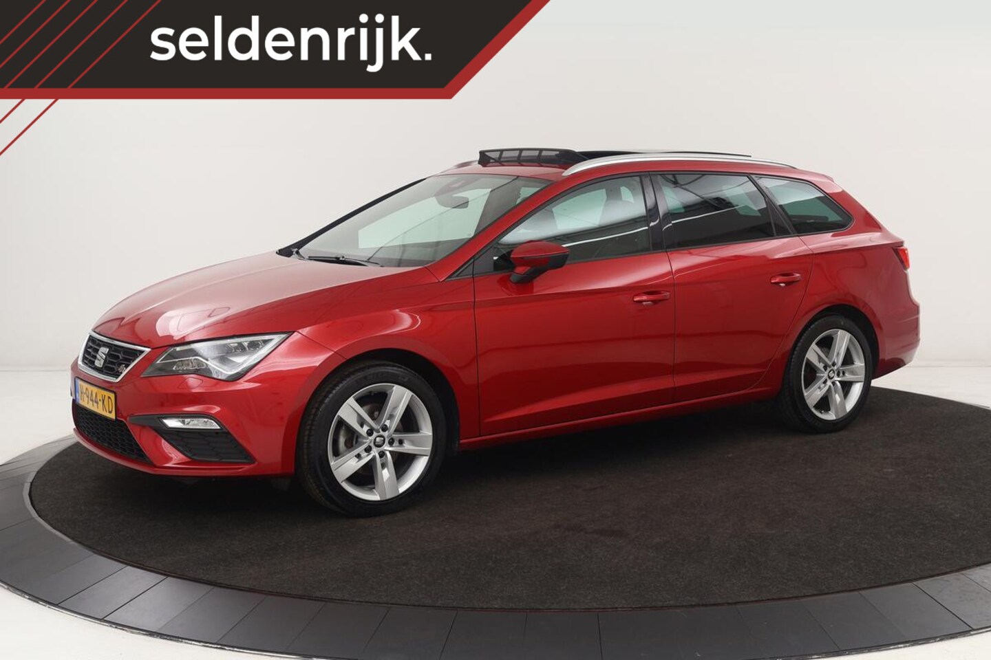 Seat Leon - 1.6 TDI FR Ultimate Edition | Panoramadak | Stoelverwarming | Trekhaak | Carplay | Full LE - AutoWereld.nl