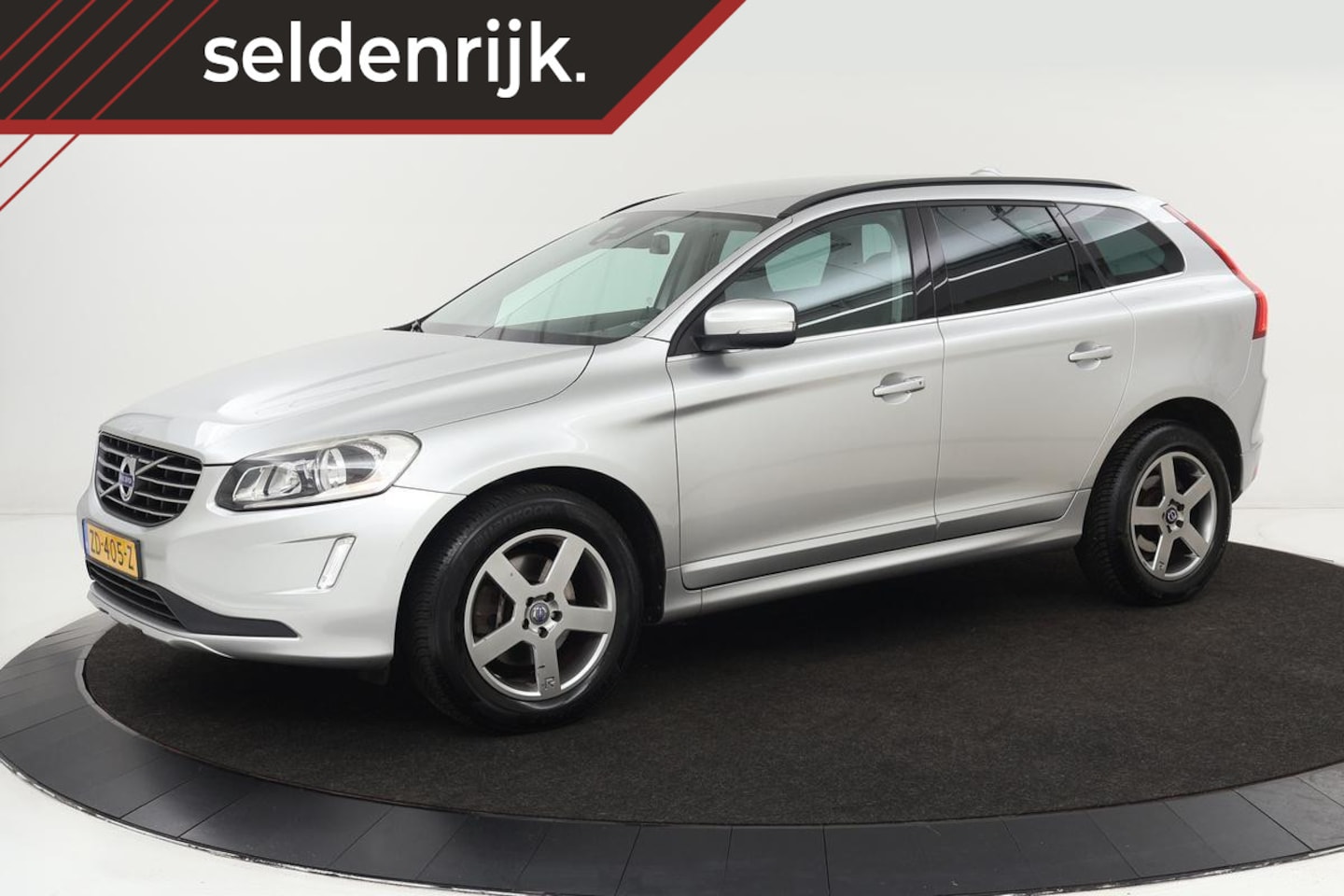 Volvo XC60 - Volvo XC60 2.0 D4 Momentum | Leder | Trekhaak | Climate control | Bluetooth | PDC | Cruise - AutoWereld.nl