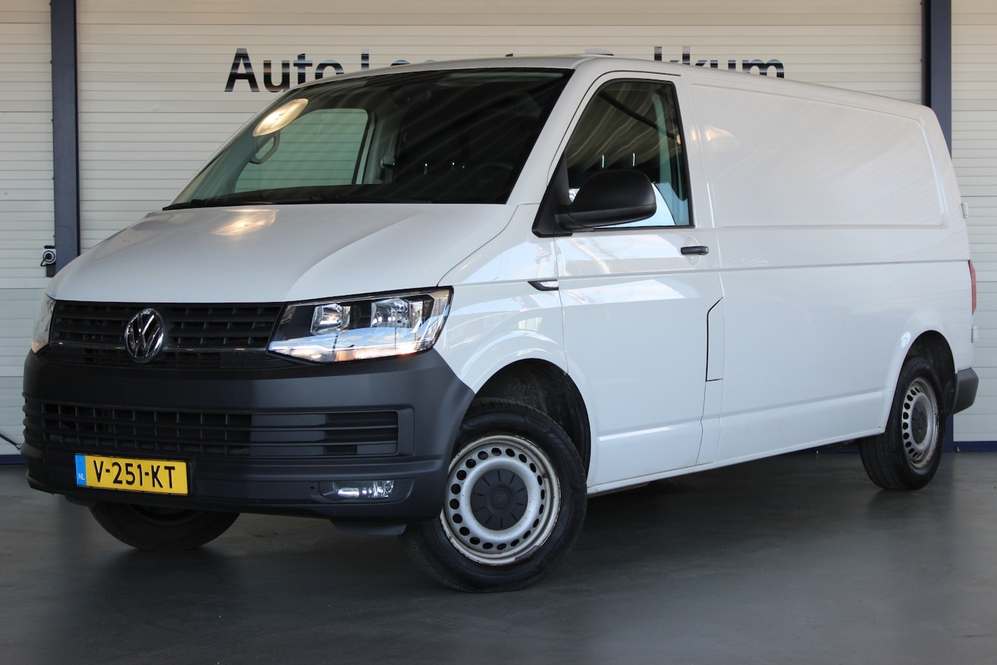 Volkswagen Transporter - 2.0 TDI L2H2 Comfortline Cruise | Carplay | Navi | Airco | Bluetooth | Voorruitverw. | PDC - AutoWereld.nl