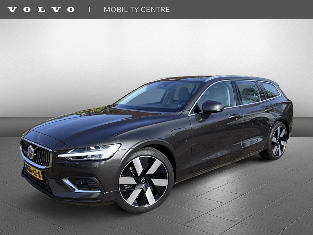Volvo V60 - 2.0 T6 AWD Essential | DEMO | Driver Assist | Climate Pack | Led - AutoWereld.nl