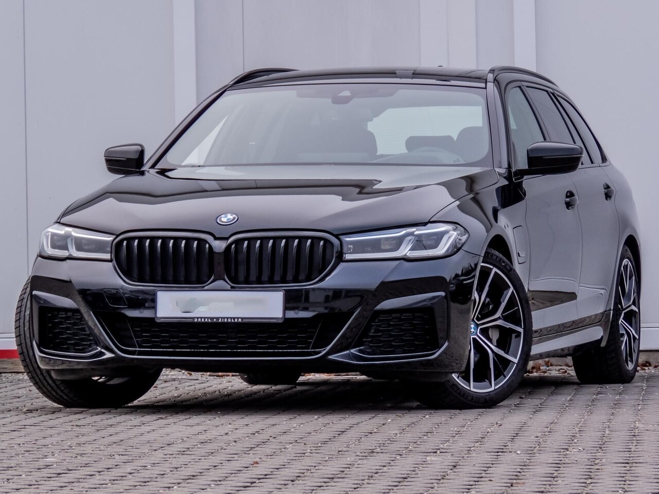 BMW 5-serie Touring - 530e M-SPORT ** LASER, LEDER, PANORAMA, TREKH, HuD, HiFi, ALARM ** € 38.000,= onder NP - E - AutoWereld.nl