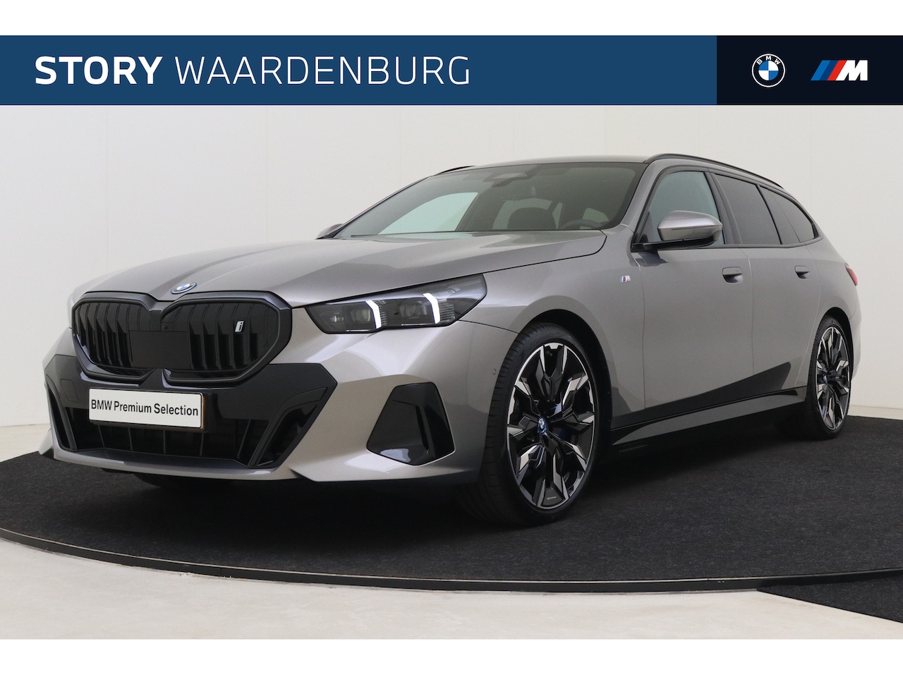 BMW i5 Touring - eDrive40 High Executive M Sport / Panoramadak / Trekhaak / Bowers & Wilkins / Parking Assi - AutoWereld.nl