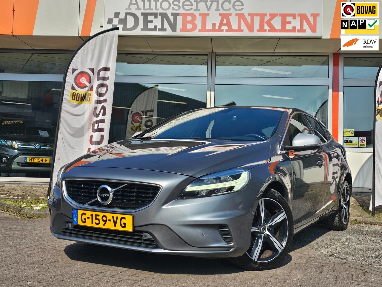 Volvo V40 - 1.5 T3 Polar+ Sport R-Design Automaat BJ.12-2019 / Panodak / Navi / Half Leder / Camera / - AutoWereld.nl