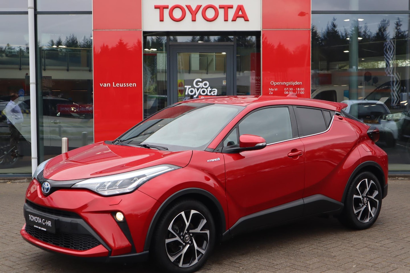 Toyota C-HR - 2.0 HYBRID STYLE APPLE/ANDROID AD-CRUISE LED-PAKKET P-SENSOREN BLISS STOEL+STUURVERWARMING - AutoWereld.nl
