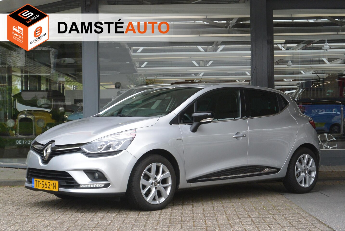 Renault Clio - TCe 90pk Limited │ Pack Electrique │ All season banden │ Trekhaak - AutoWereld.nl