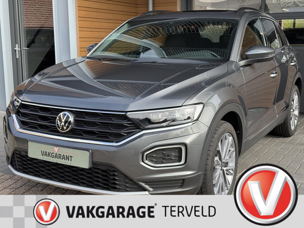 Volkswagen T-Roc - 1.5 TSI Sport 1.5 TSI Sport,Pano,App,Navi,Cam,Cruise,Led - AutoWereld.nl
