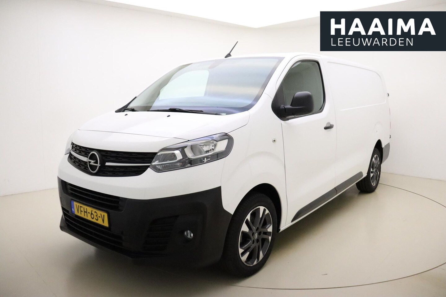 Opel Vivaro - 2.0 CDTI L3H1 Edition 122 PK Automaat | Navigatie | Camera | Trekhaak | Lichtmetalen velge - AutoWereld.nl
