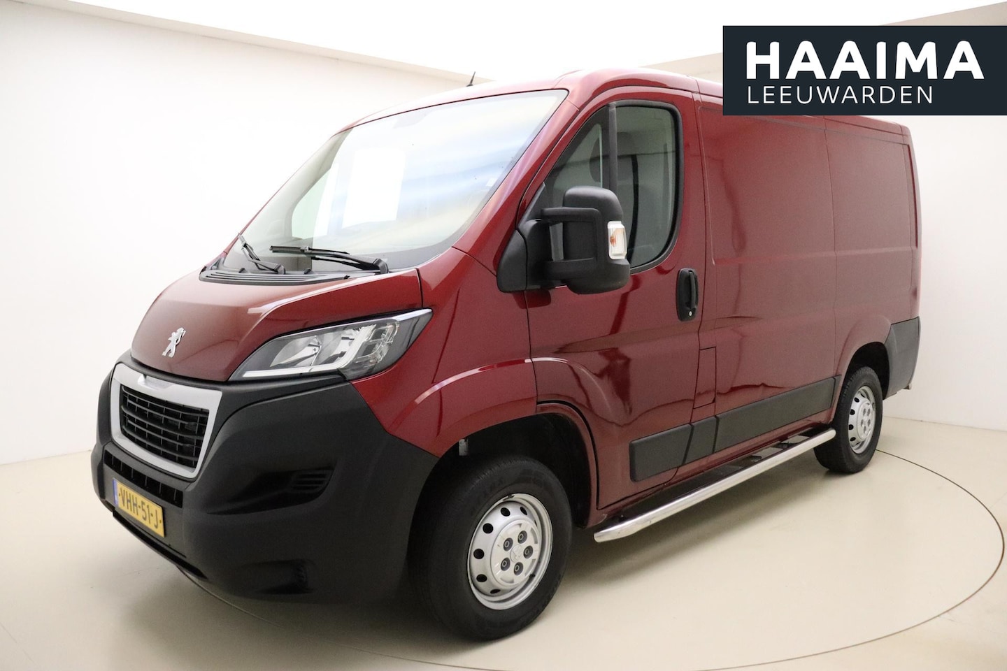 Peugeot Boxer - 330 2.2 BlueHDi L1H1 Premium 120 PK | Handgeschakeld | 3-Zits | Camera | Sidebars | Betimm - AutoWereld.nl