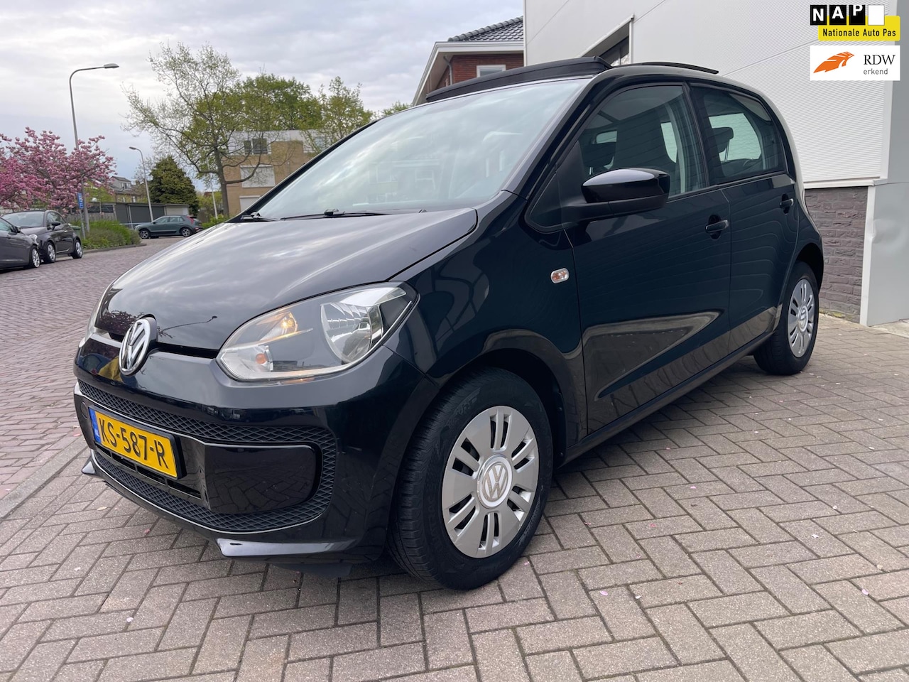 Volkswagen Up! - 1.0 high up!/Panoramadak/Airci/AUC/Elek-pakket/Nieuwe Bak+koppeling - AutoWereld.nl