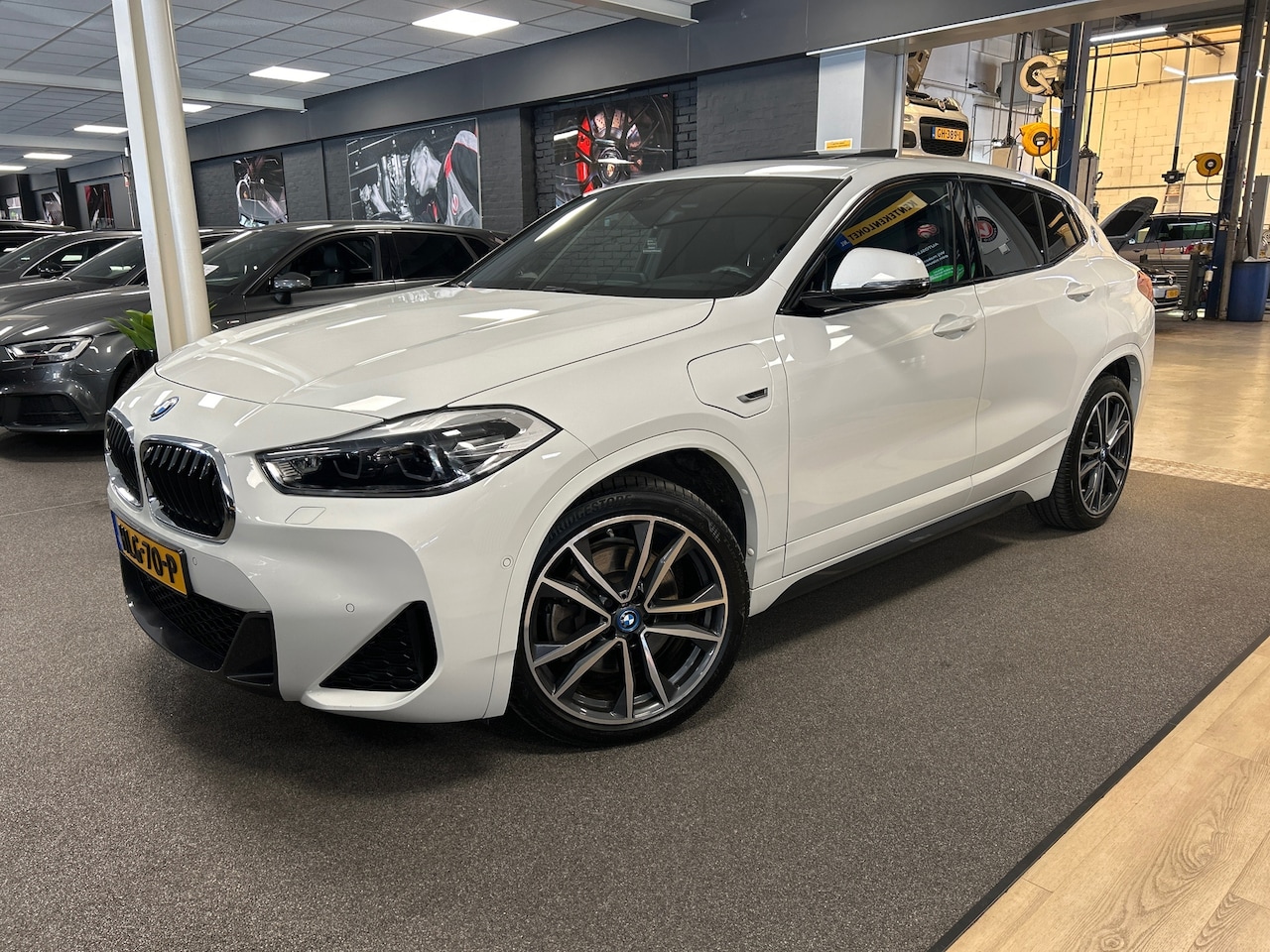 BMW X2 - XDrive25e High Executive M-sport / camera / stoelverwarming / Head-up / panorama-dak - AutoWereld.nl
