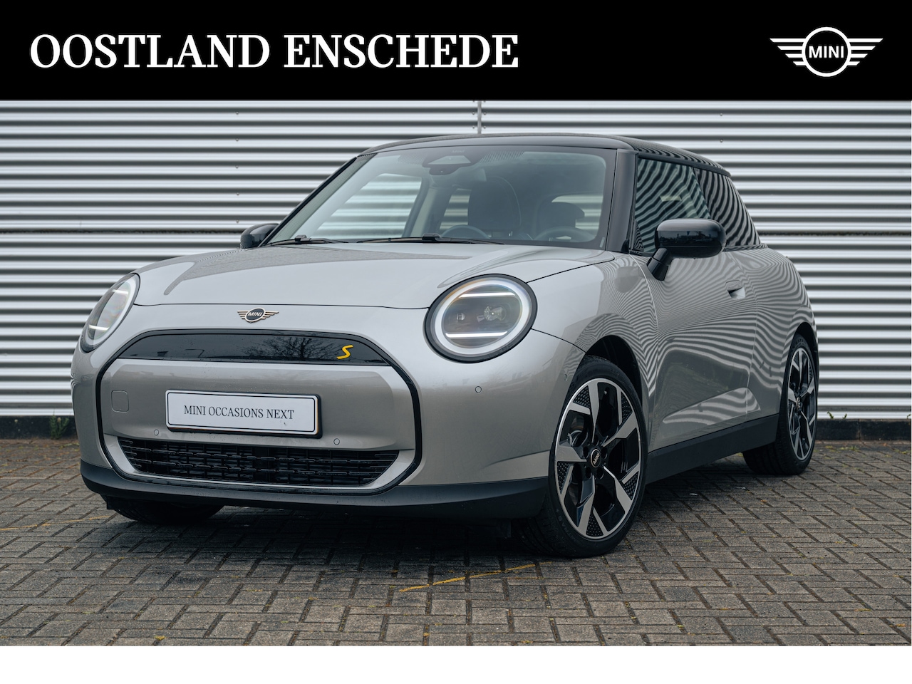 MINI Mini-Electric - Hatchback Cooper SE Classic / Panoramadak / LED / Head-Up / Parking Assistant / Stoelverwa - AutoWereld.nl
