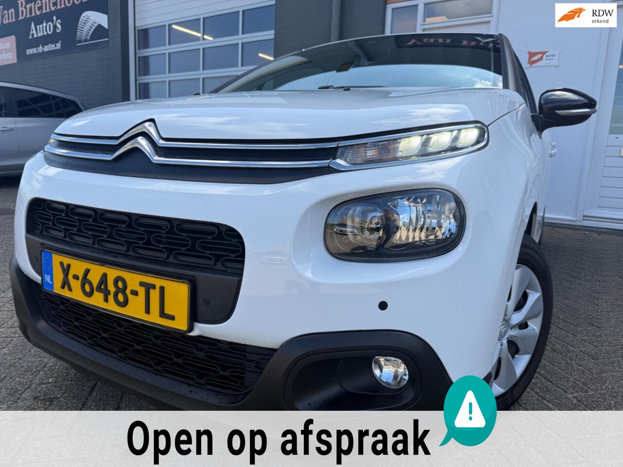Citroën C3 - 1.2 PureTech S&S Feel met parkeersensoren en bluetooth telefoon en cruise controle - AutoWereld.nl