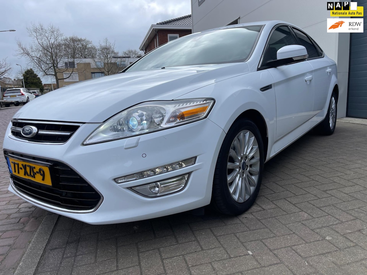 Ford Mondeo - 2.0 EcoBoost Titanium/Automaat/1eigenaar/Navi/Trekhaak/Climate-c/Cruise-c/Pdc - AutoWereld.nl