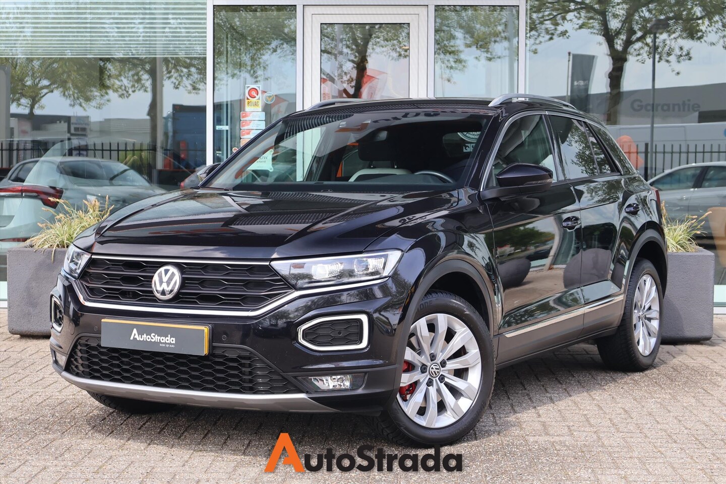 Volkswagen T-Roc - 1.5 Sport TSI 150pk 7-DSG | LED | Navi | Virtual | Adaptive | Carplay | Sensoren | Climate - AutoWereld.nl