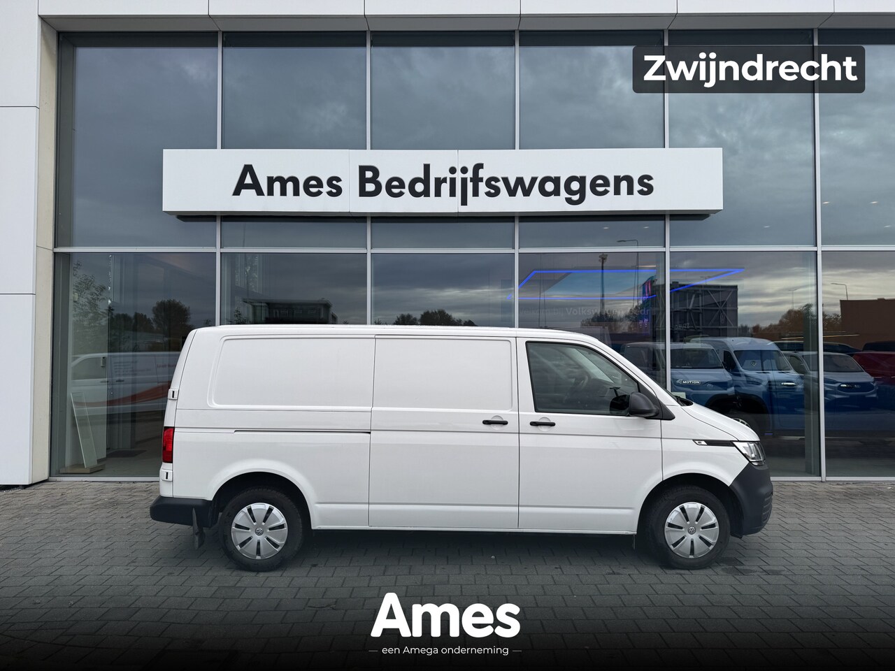 Volkswagen Transporter - 2.0 TDI L2H1 28 bestelwagen 150 pk | Airco | betimmering | bijrijdersbank - AutoWereld.nl