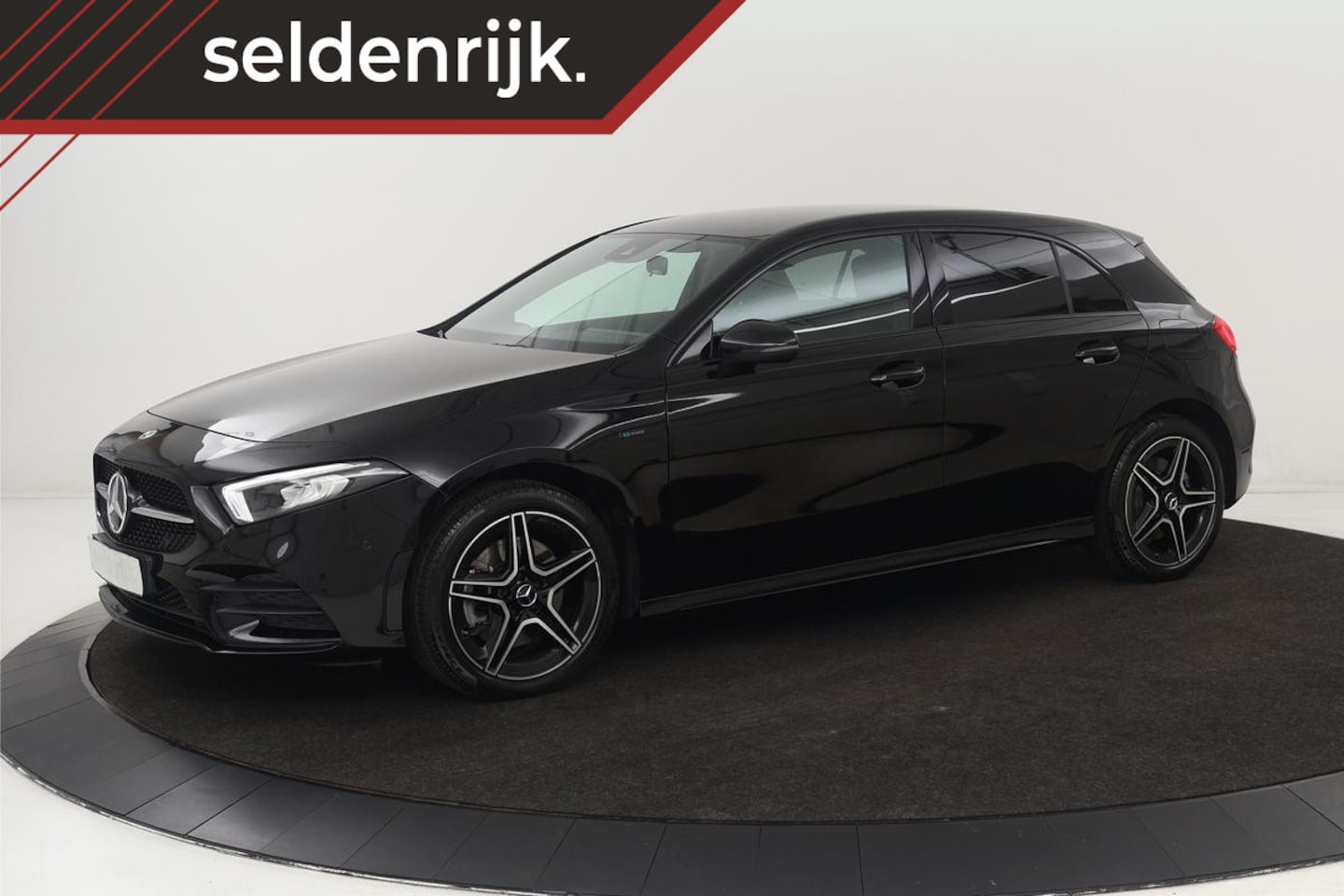 Mercedes-Benz A-klasse - 250e AMG Night | Carplay | Stoelverwarming | Full LED | Sfeerverlichting | Leder/Alcantara - AutoWereld.nl