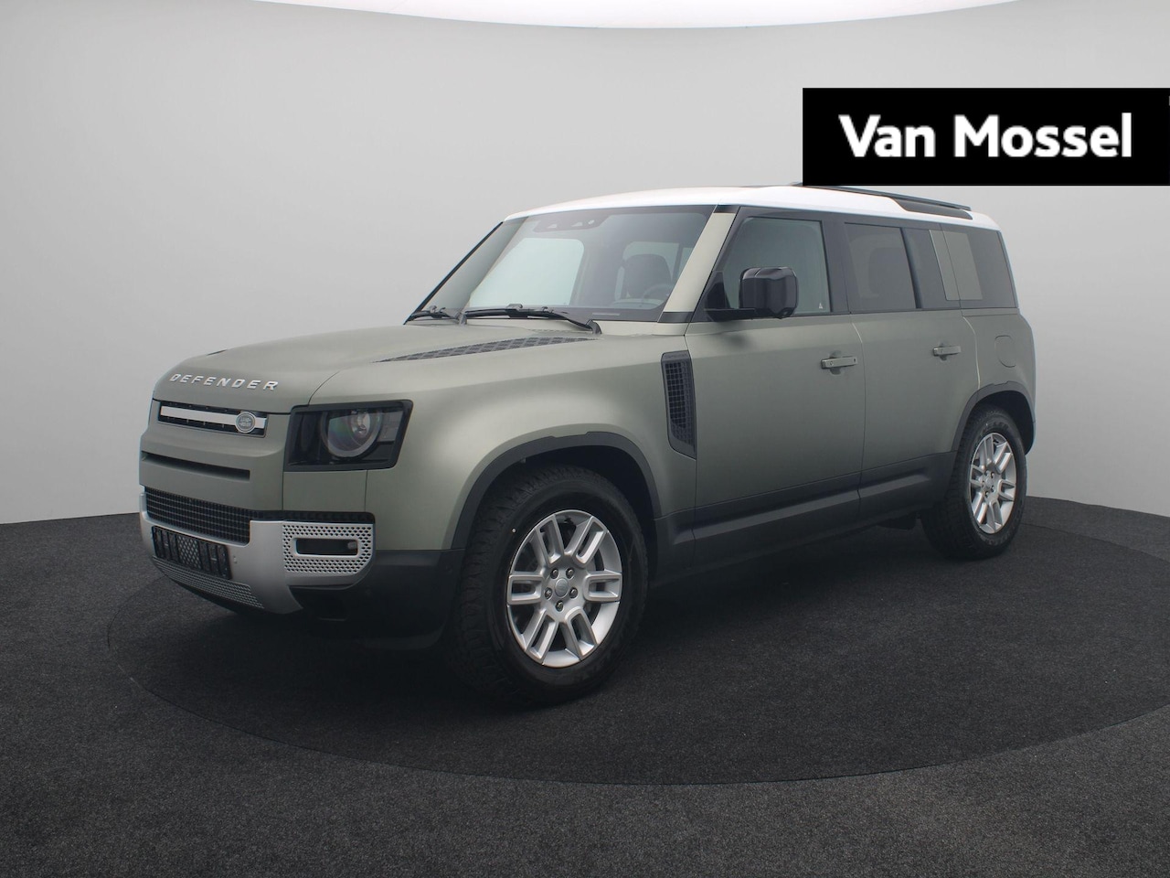 Land Rover Defender 110 - 2.0 P300e 110 S | Satin Matte folie | El. Schuifdak | El. Trekhaak | Meridian | Khaki bekl - AutoWereld.nl