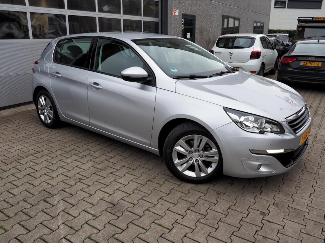 Peugeot 308 - 1.2 PureTech Active CLIMA CRUISE NAVI PARKEER S