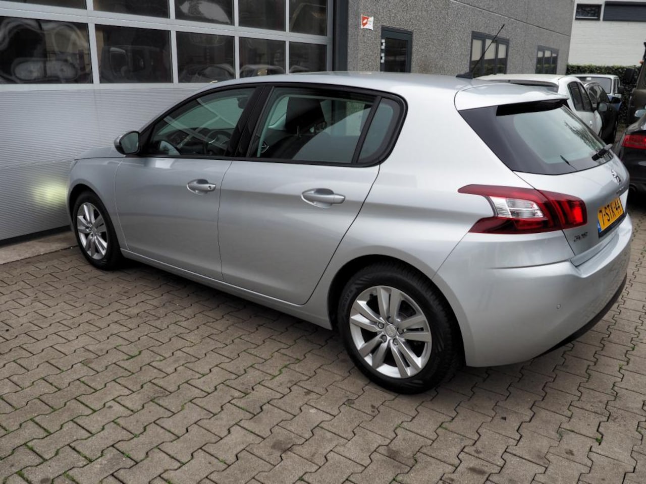 Peugeot 308 - 1.2 PureTech Active CLIMA CRUISE NAVI PARKEER S