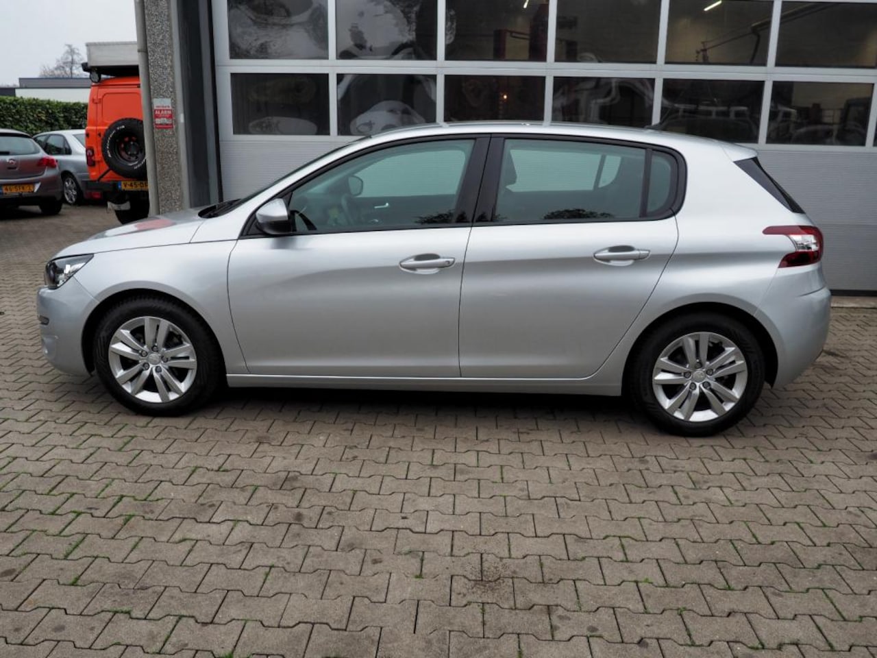 Peugeot 308 - 1.2 PureTech Active CLIMA CRUISE NAVI PARKEER S.