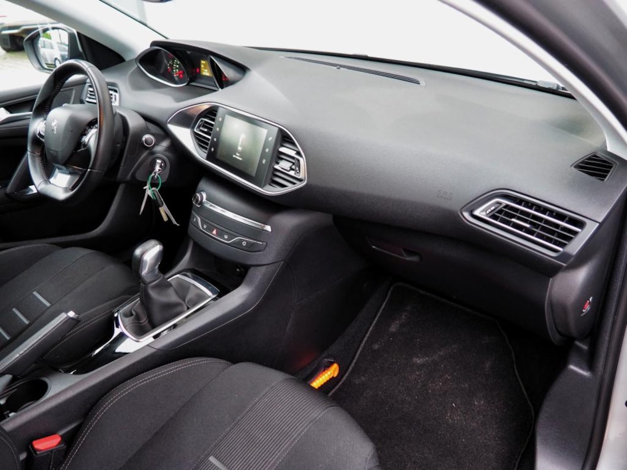 Peugeot 308 - 1.2 PureTech Active CLIMA CRUISE NAVI PARKEER S.
