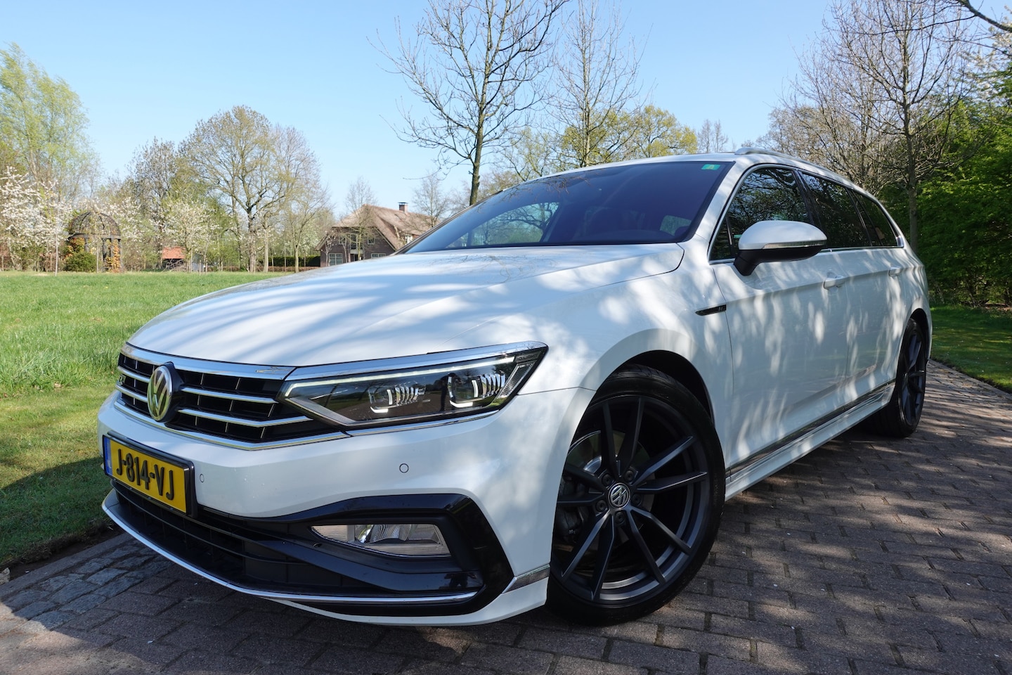Volkswagen Passat Variant - 2.0 TSI Elegance Business R Dynaudio | Camera | Panoramadak | Adaptieve cruise control | C - AutoWereld.nl