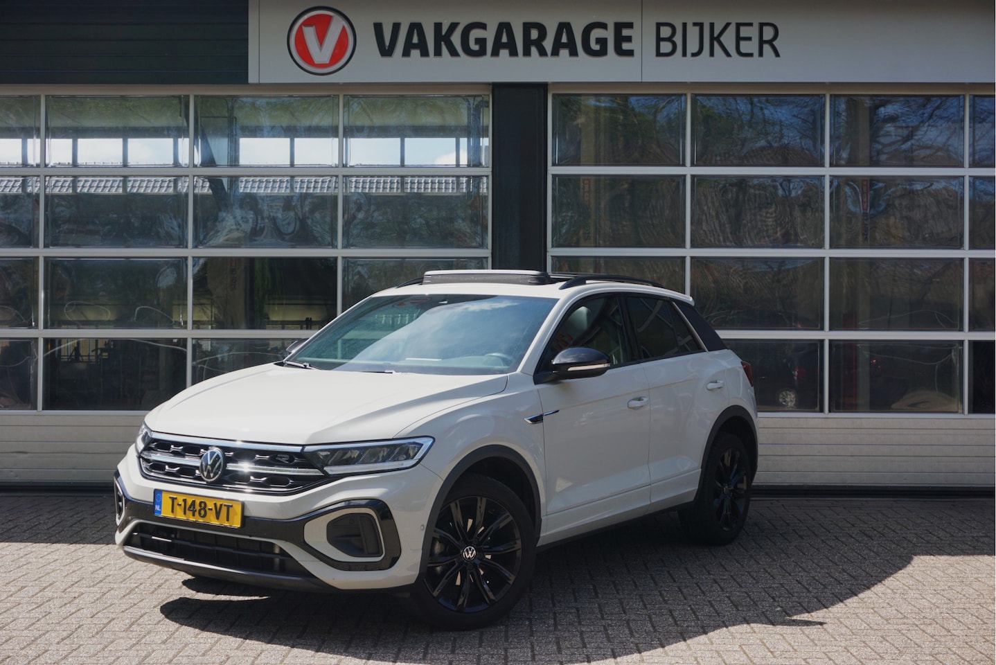Volkswagen T-Roc - 1.5 TSI R-Line Business 1.5 TSI R-Line Business - AutoWereld.nl