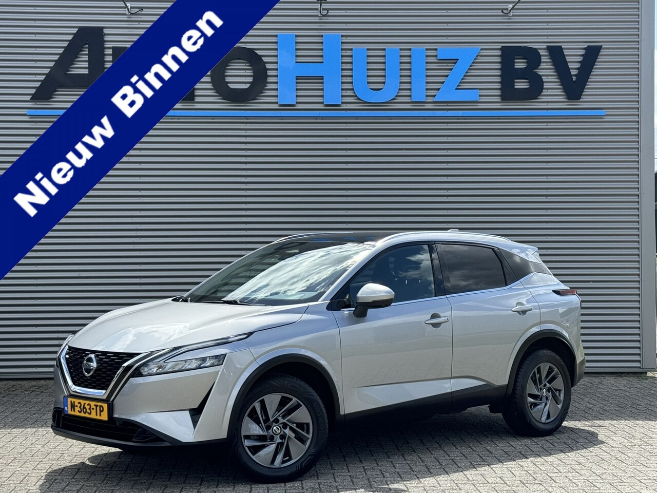 Nissan Qashqai - 1.3 MHEV Acenta Panoramadak Achteruitrijcamera Trekhaak LED Navigatie Keyless Entry - AutoWereld.nl