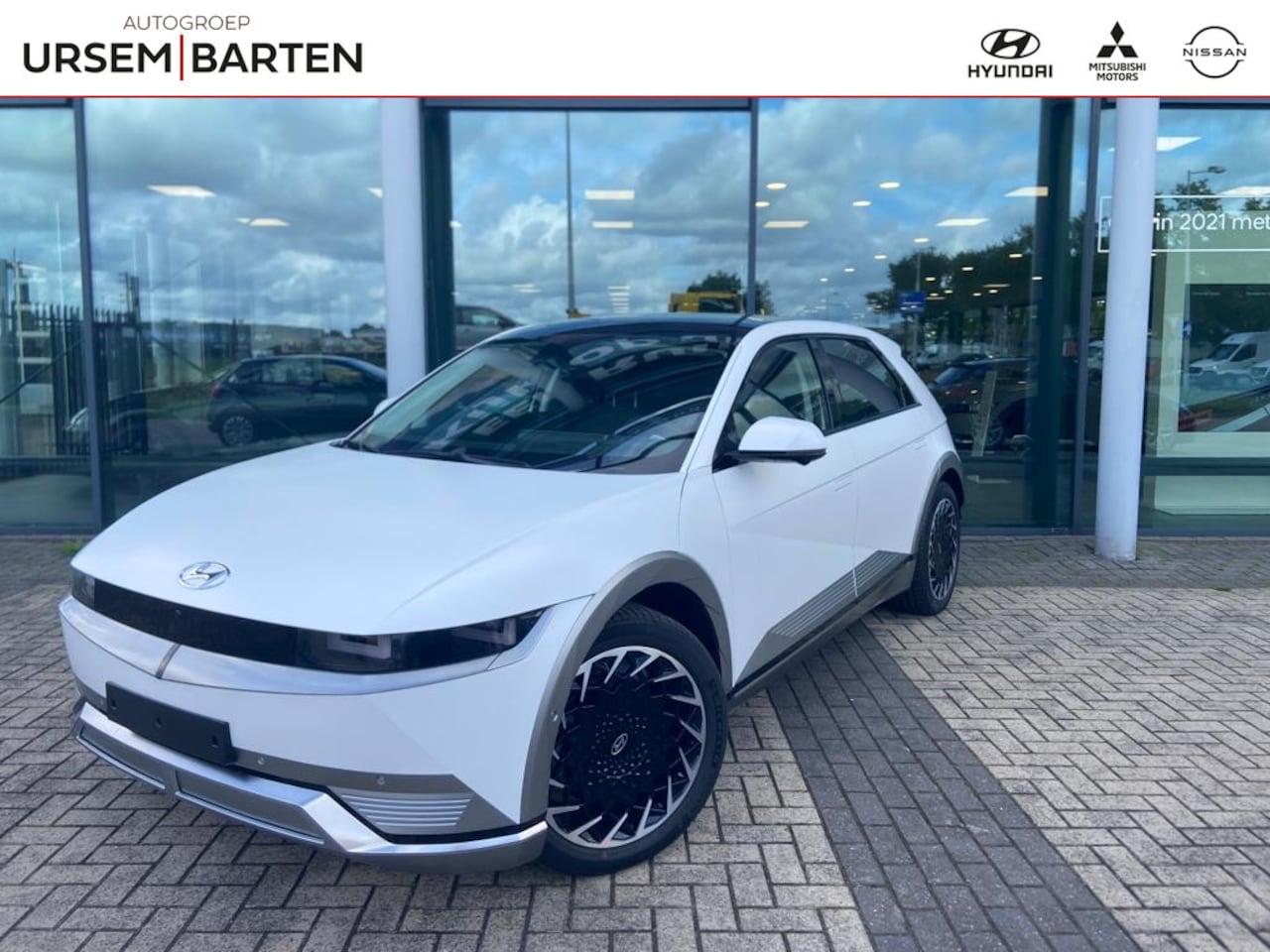 Hyundai IONIQ 5 - Lounge AWD 77 kWh | 325PK | 1600KG trekgewicht | Vision Panoramadak | Afneembare trekhaak - AutoWereld.nl